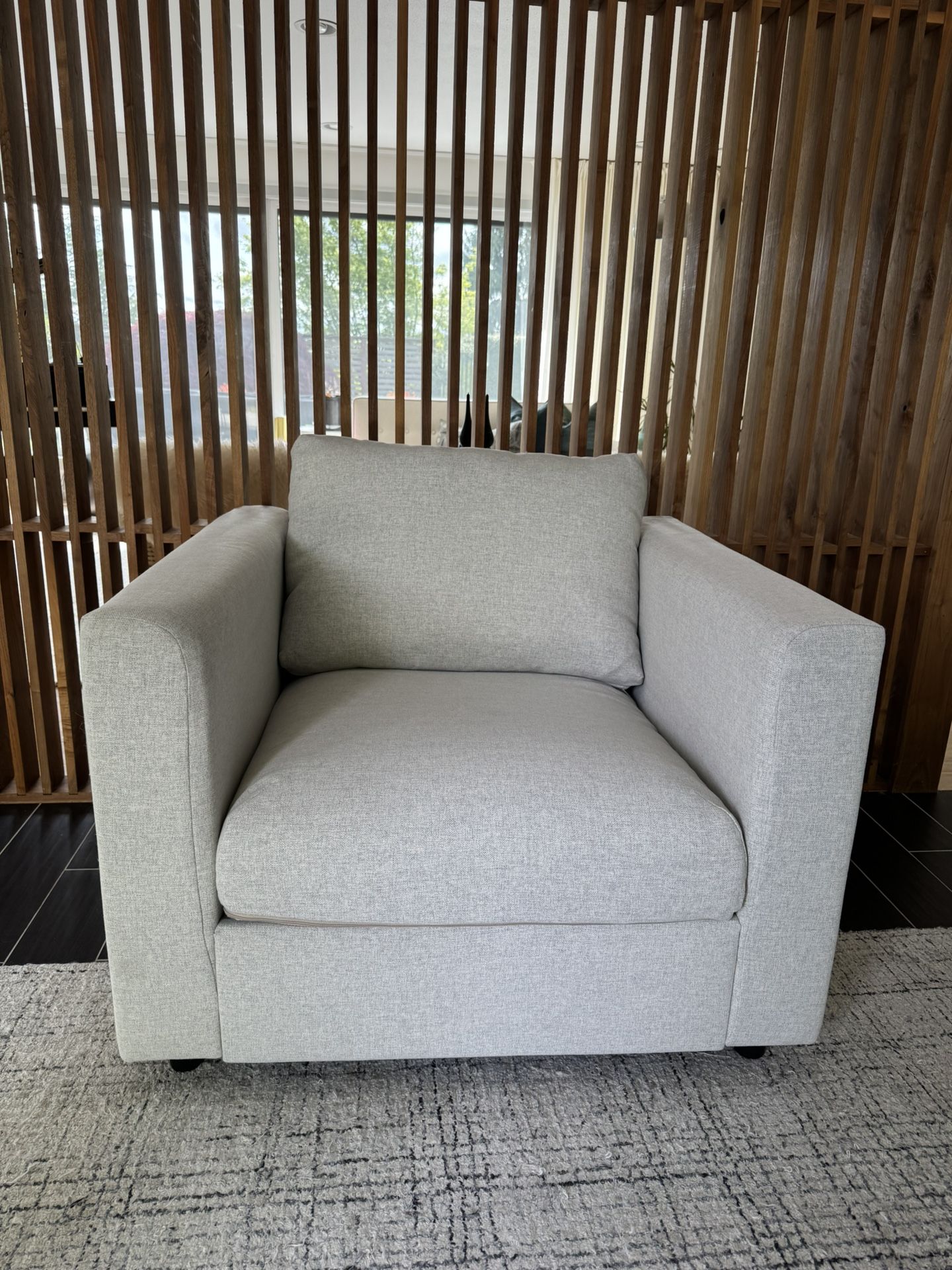 Cozy And Large Modern Armchair