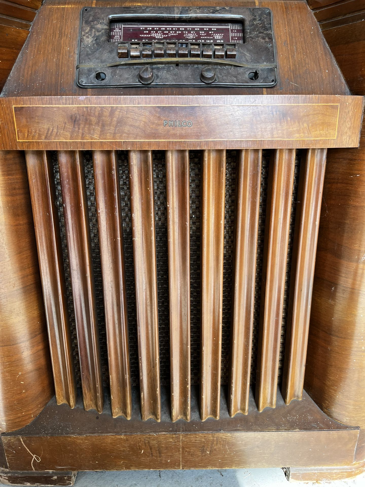 1942 Philco 42-395 Console Radio