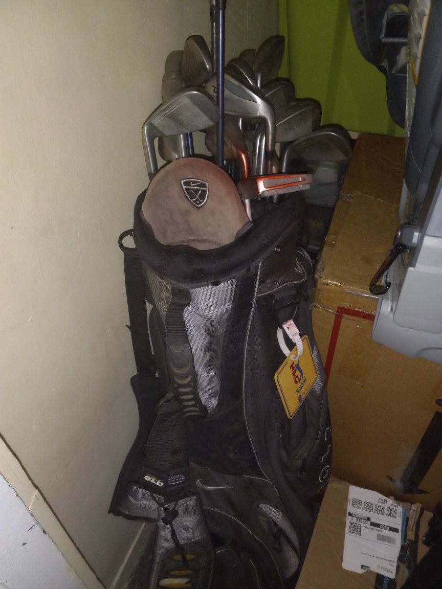2 Sets Of Golf Clubs With Bag And Golf Balls Included 