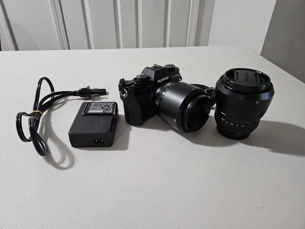 Fujifilm XT-30 II + 18mm f1.4 + 33mm f1.4 + Battery & Charger (NEAR-MINT)