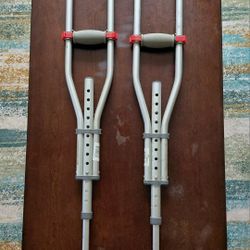 Adjustable Aluminum Crutches (Fits 4'7" to 6'7") - Like New