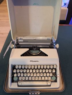 1965 Olympia SM9 Typewriter – Script Typeface (Serviced)