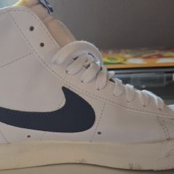 Nike Blazer Mid - Women