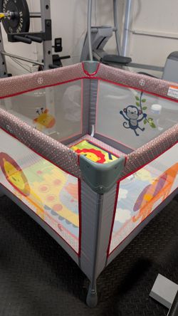 Delta Children Baby Play Yard / Playpen