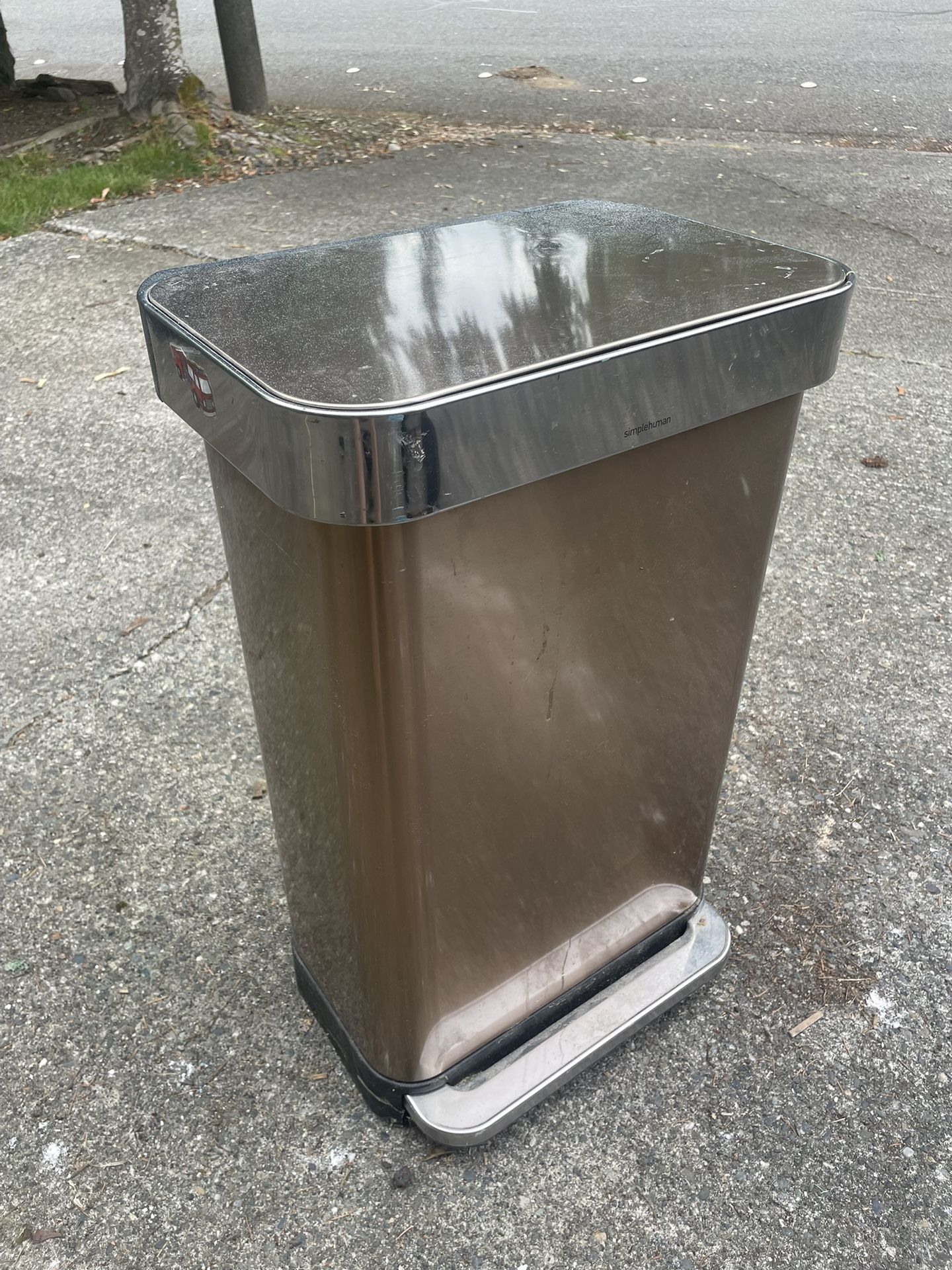 Simple Human Trash Can