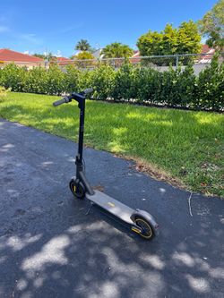 Segway - Max G30P Foldable Electric Scooter