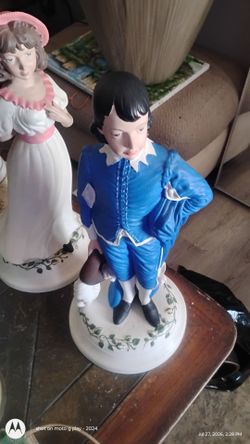 Antique figurines and portraits
