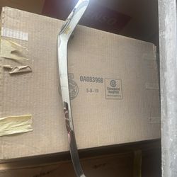 FA1Z-17E11-AB - 2016-2018 Ford Lincoln MKX Bumper Grille Outside Moulding (chrome) 