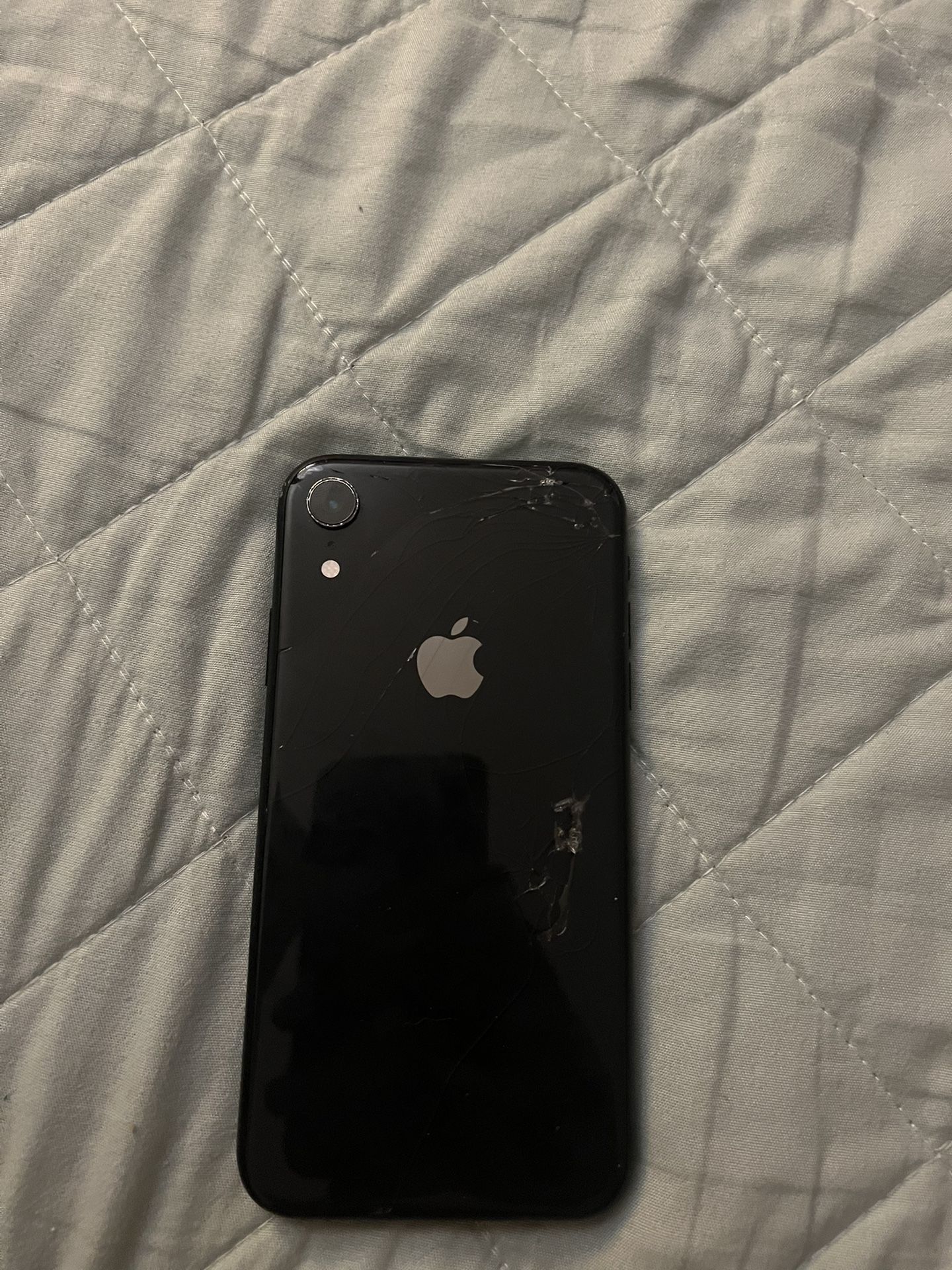 iPhone XR (Cracked But Works Perfectly Fine)