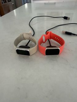 2 Fitbit charge 6’s