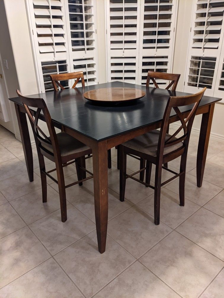 Dining Table & 4 Chairs