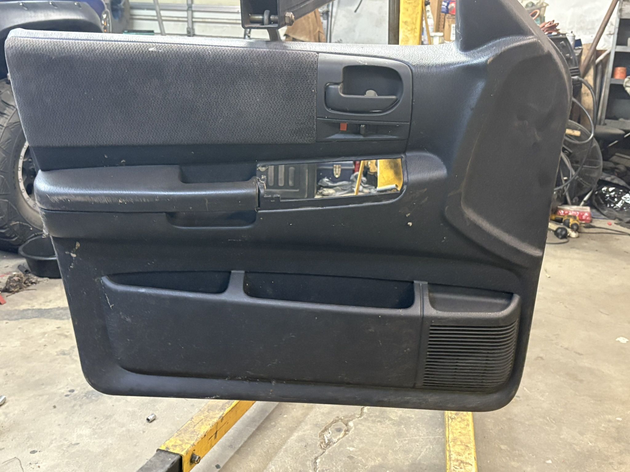 2004 Dodge Dakota Different Parts For Door