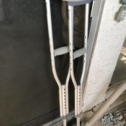 Crutches adjustable
