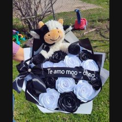 Ramo de liston muy bonito para cualquier ocasión Mándeme mensaje si tiene preguntas aga su pedido ahora