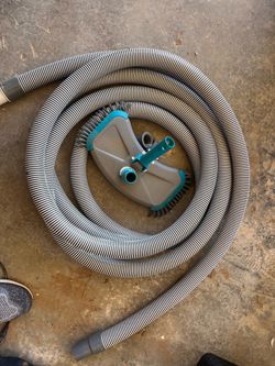 Pool cleaning house and attachment