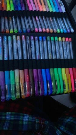 Gel pen set with refills