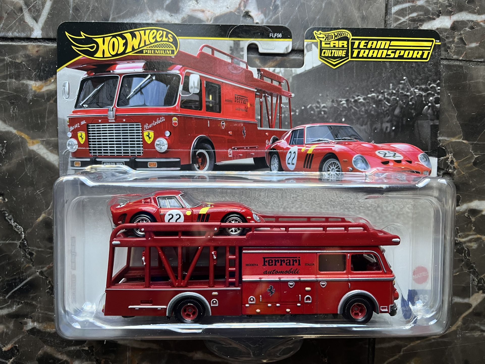 Hotwheels Premium Team Transport Ferrari 250 GTO