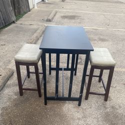 TABLE AND CHAIRS 