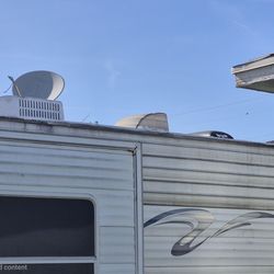 2005 Sandpiper Forrest River travel trailer w/slide out.