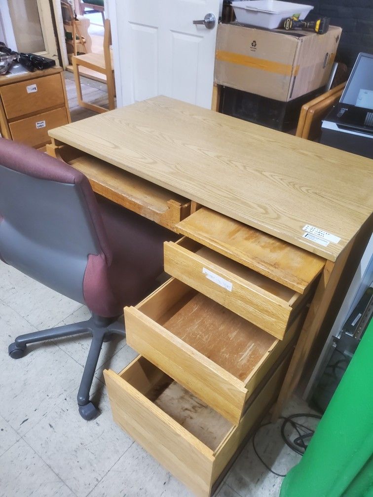 OFFICE/STUDENT DESK WITH 3 DRAWERS (HOME10)