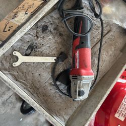 Milwaukee Grinder 6”