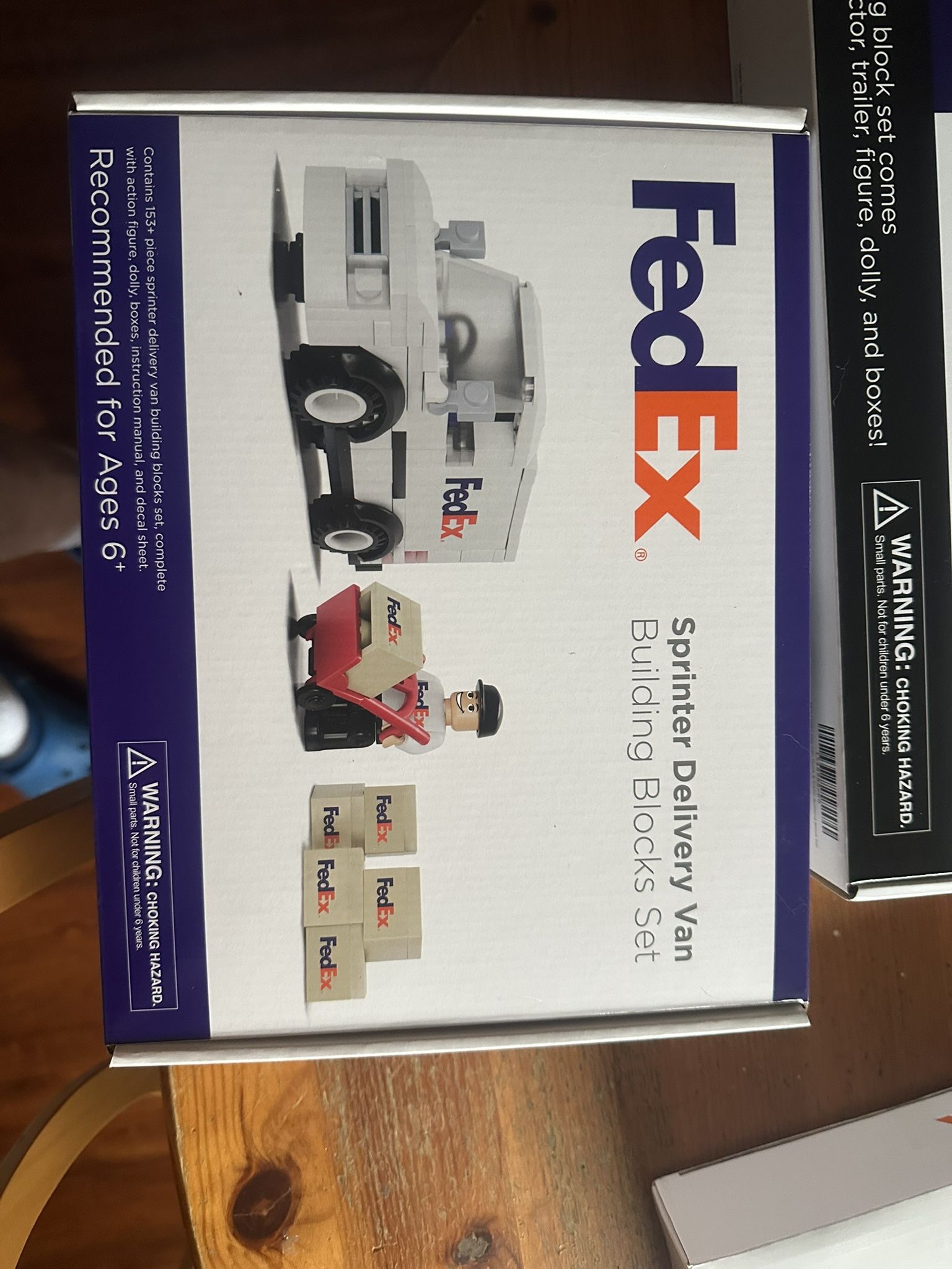 Fedex sprinter Lego set