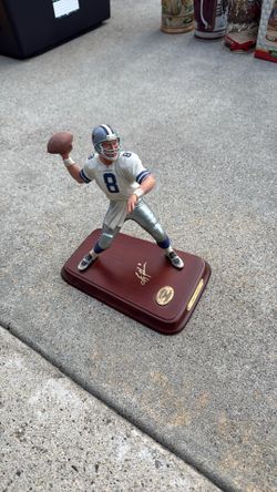 Troy Aikman Statue 
