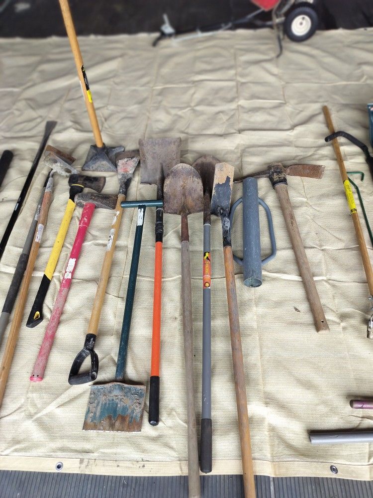 Hand Tools For Yard Work