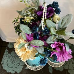 2pillows 3 Piece Flower Arrangement