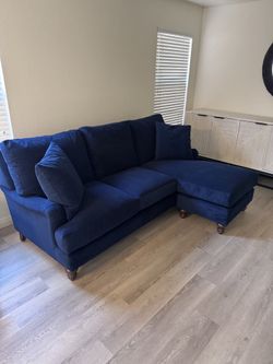 New sectional couch 500$
