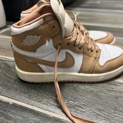Jordan 1 Retro High OG  Size 1Y (Praline/Sail/White)