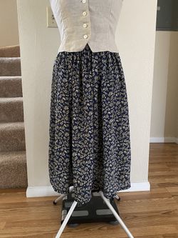 Navy Blue and White Floral Pattern A shaped Skirt