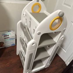 Toddler Bookshelf $40
