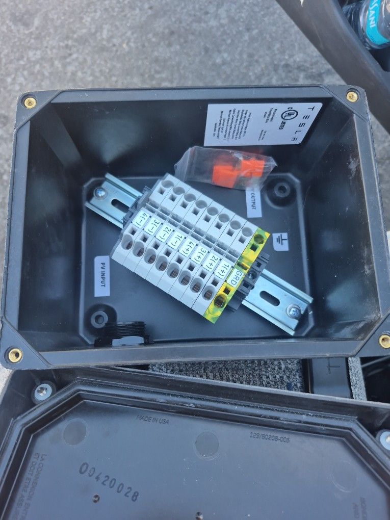 Tesla Vynckier /Tesla EE-001112-000 Standard Photovoltaic Transition Box 4J 349747-00