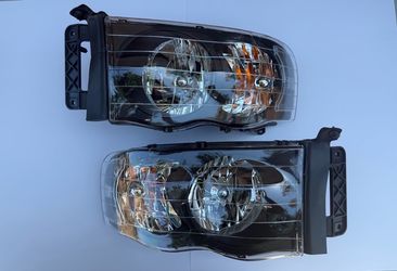 02-05 Dodge Ram 1500/ 03-05 Ram 2500 & 3500 Headlights; Black Housing With Clear Corners