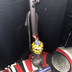 Dyson brand vacuum cleaner in super excellent condition IT WORKS 100% ATTENTION in store at the value of $450 it comes with its accessories it works v