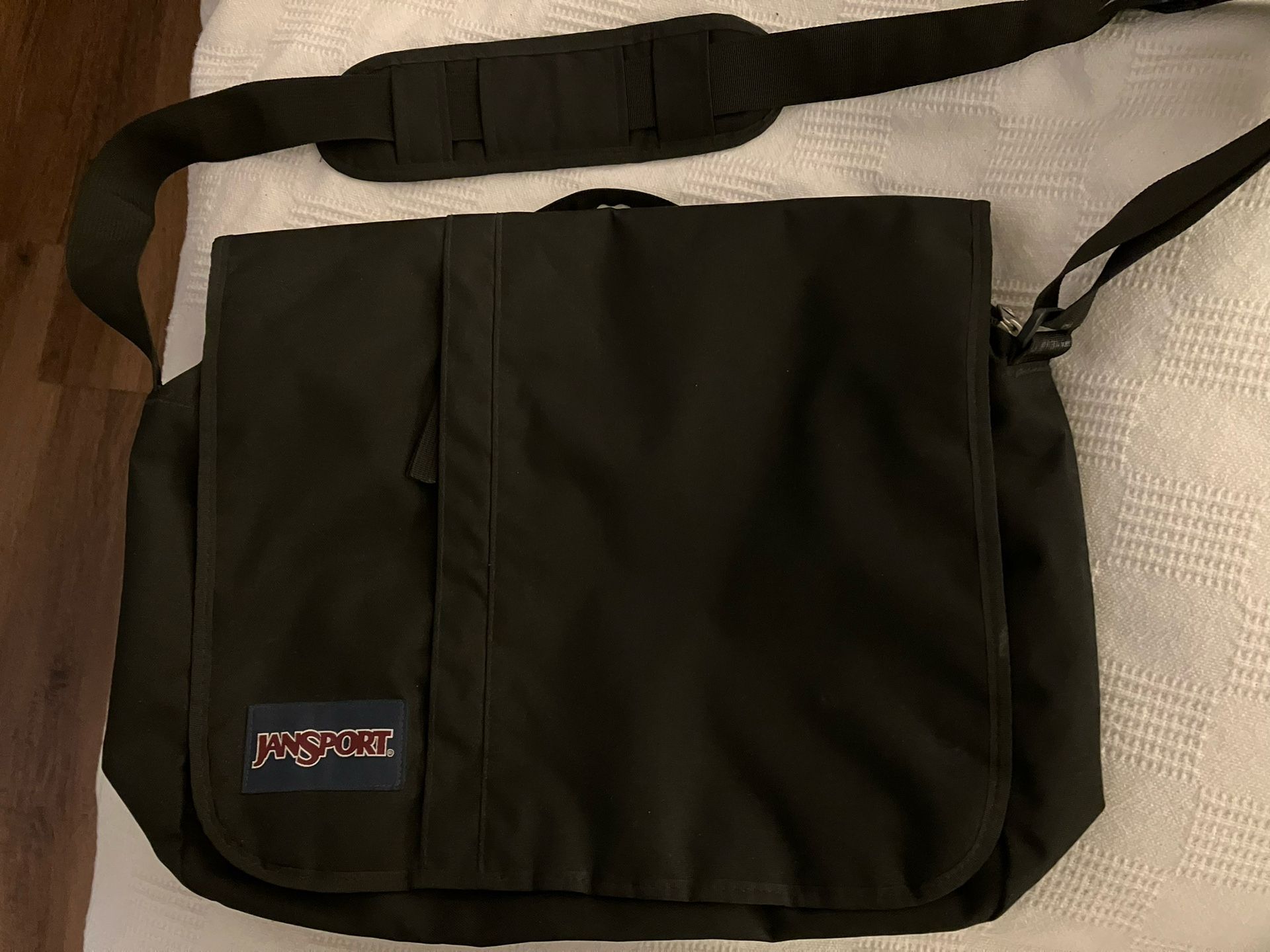 Jansport Computer Messenger Bag Black Adjustable Shoulder Strap with Pad Excellent Unused Condition