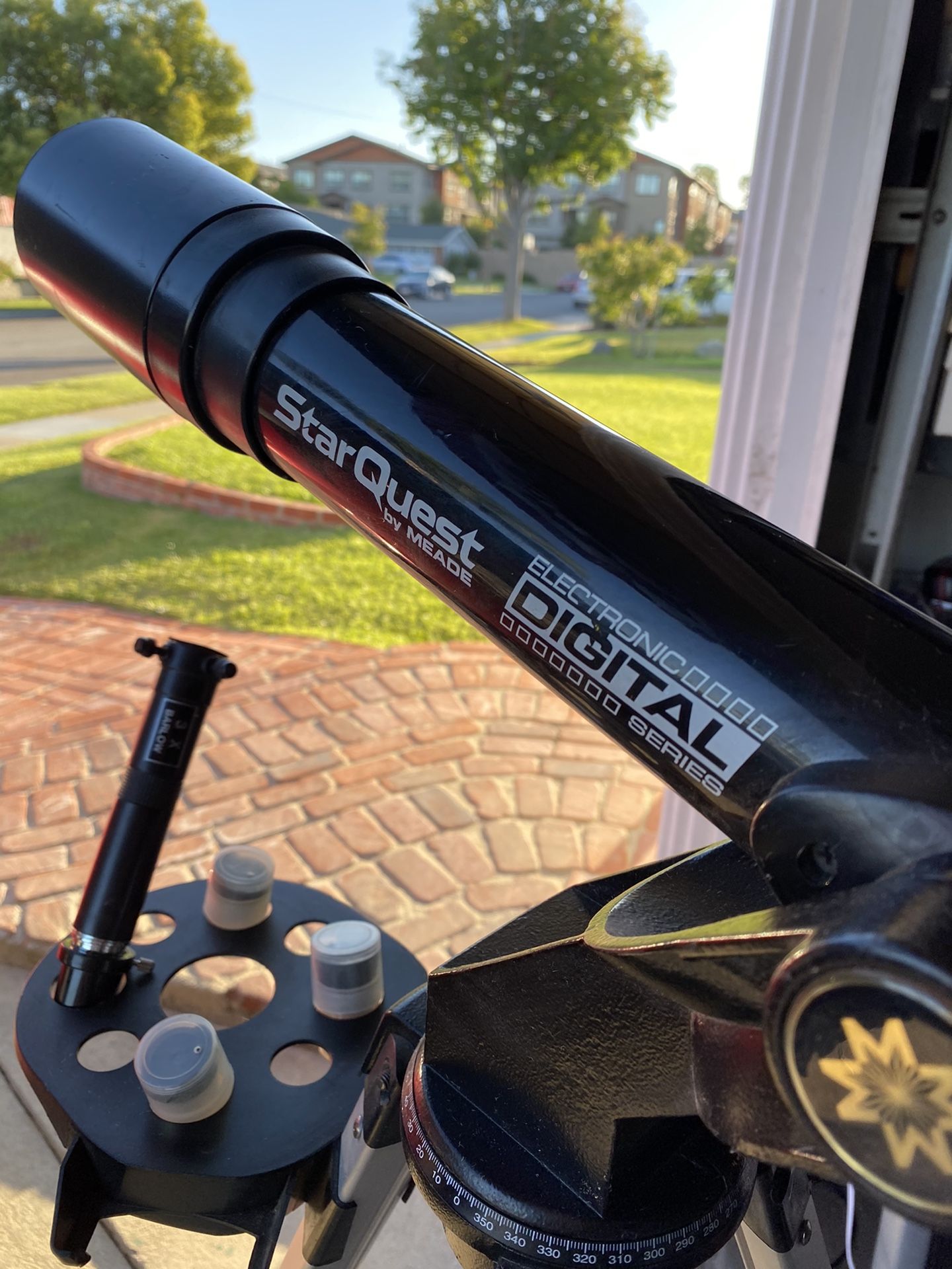 Beautiful telescope by star quest Meade with extra lenses obo