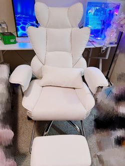 White computer chair