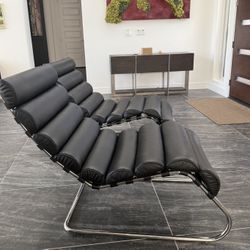 Modern Lounge Chairs 