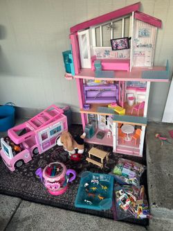 Princess house and car.. and xtra toys