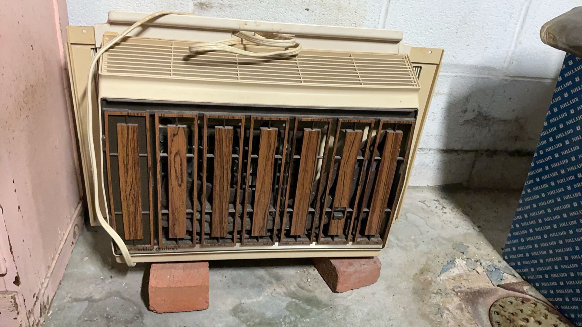 GE Carry Cool Air Conditioning Unit