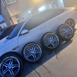 20 Inch Rims Chrome With Black Trim Like New