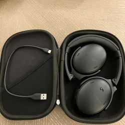 BLUETOOTH BOSE HEADPHONES: Bose QuietComfort (newest model) Noise Cancelling Headphones LIKE NEW with Case