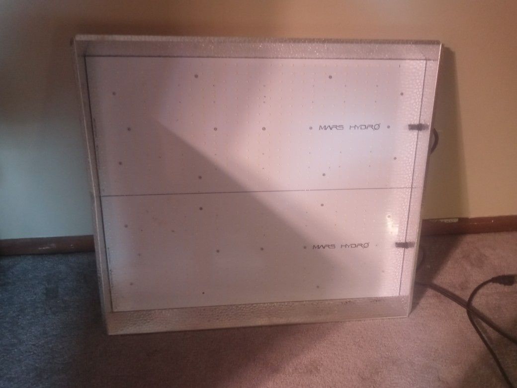 Mars Hydro TS3000 Grow Light