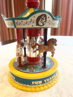 Vintage 1991 Redbox musical wind-up carousel