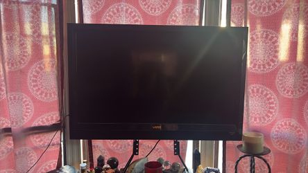 Vizio E371VL  37-inch 1080p LCD HDTV w/adjustable stand and Fire stick