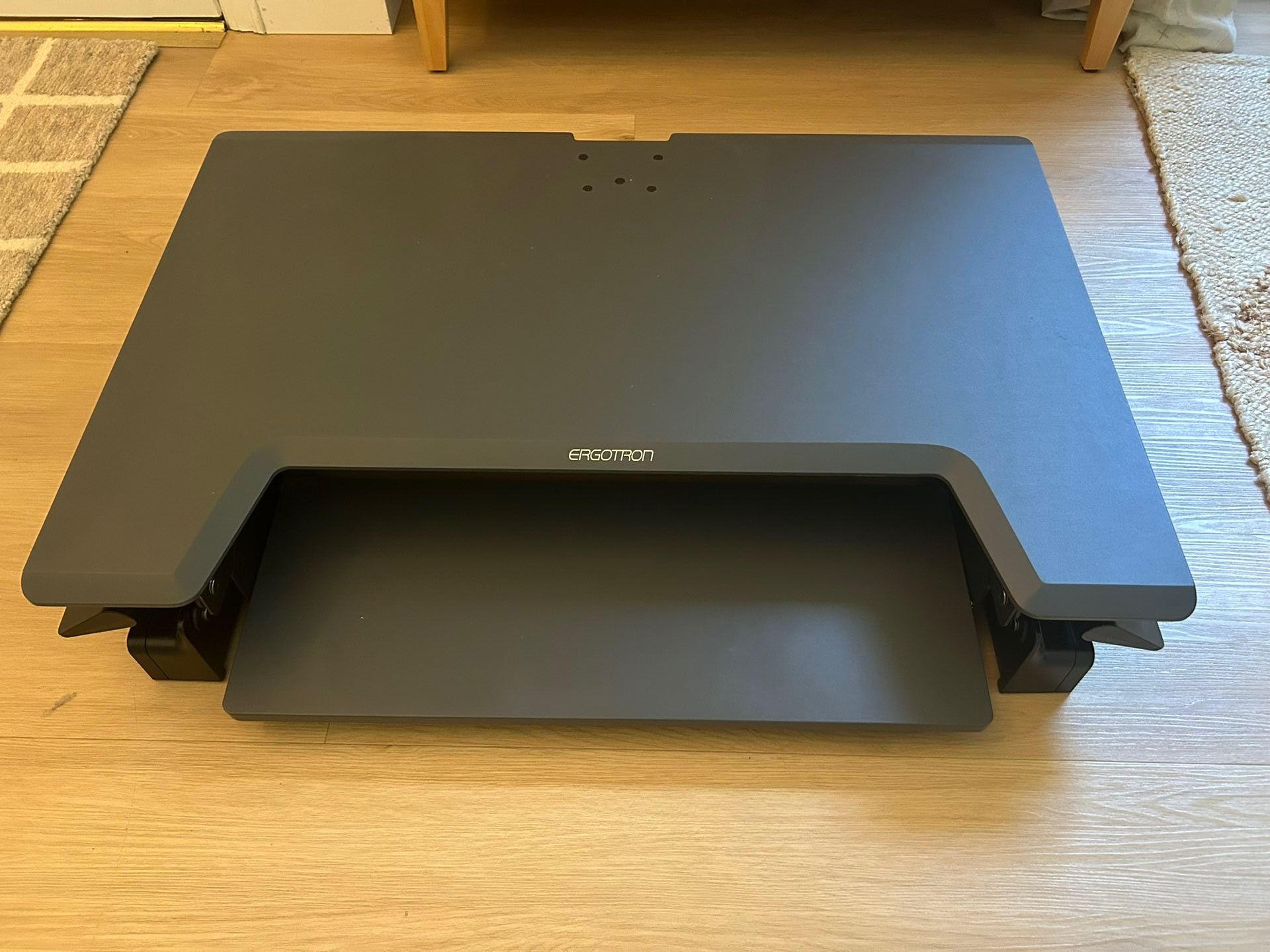Ergotron Desk Riser 35x25x5.5-19.5