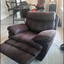 Moving NEED GONE!! Loveseat & Recliner Set