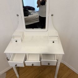 Vanity Makeup Dresser